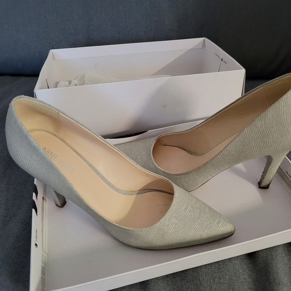 Nine West size 8 Grey heels - Picture 4 of 6